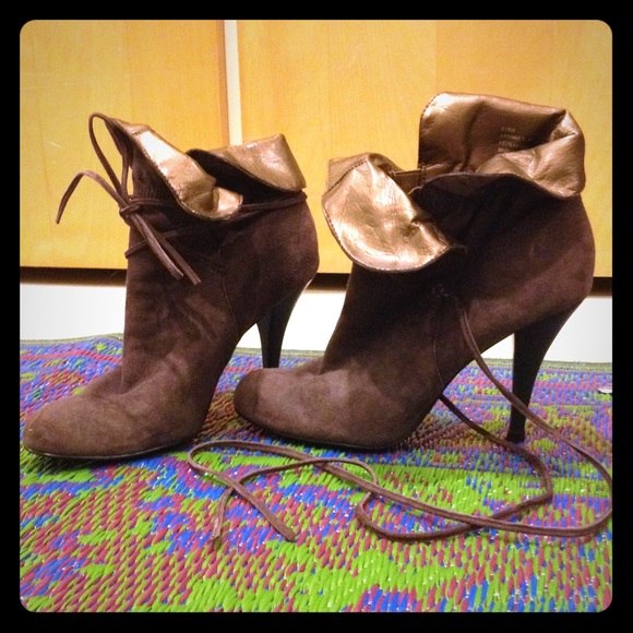 3-3.5 inch purple suede heels.