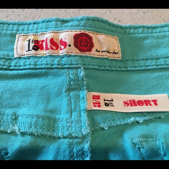 Shorts - Picture 3 of 3