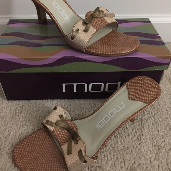 Women's mule style heels size 8