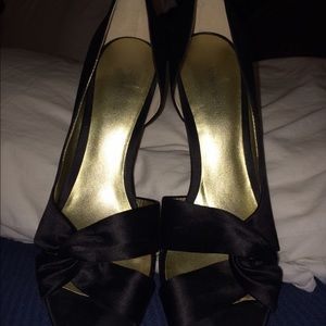 Nine West black satin heels