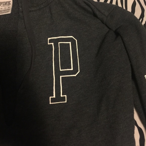 Victoria secret sweater - Picture 3 of 3