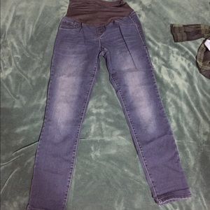 Old navy maternity skinny jeans