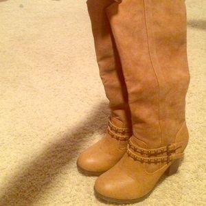 Dollhouse tan heel boots