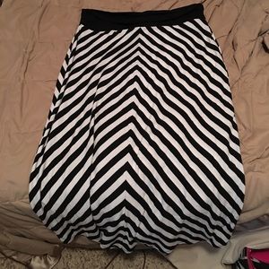 Chevron skirt. Size XL. Only worn once 💃🏻