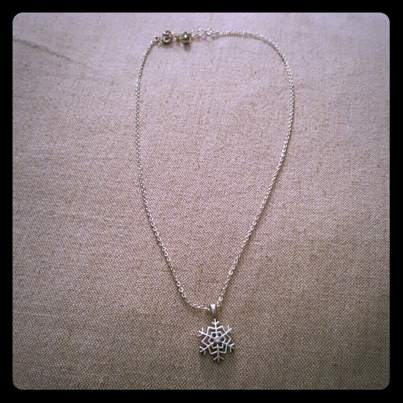 Short necklace