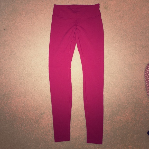 Lululemon wonder under red pants