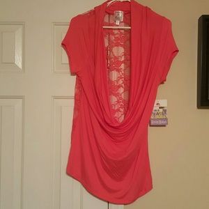 Scoop neck lace back shirt.
