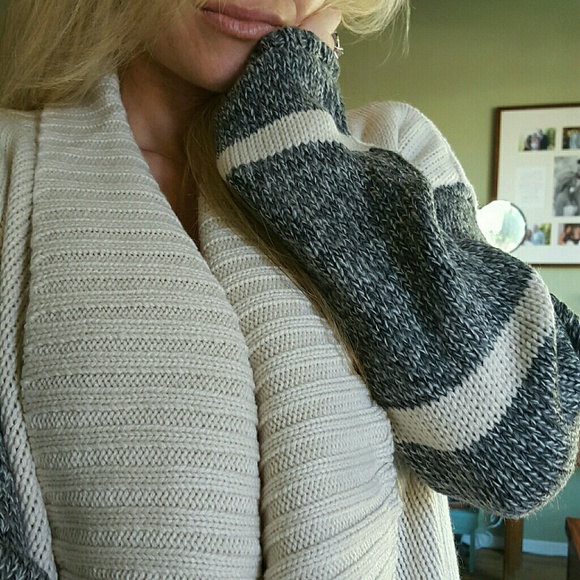 RESERVED πGorgeous Drape Front Cardi - Picture 2 of 4