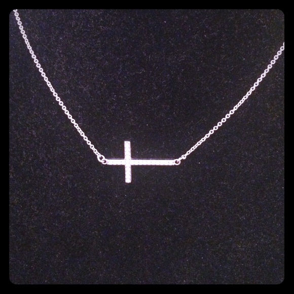 Express cross necklace
