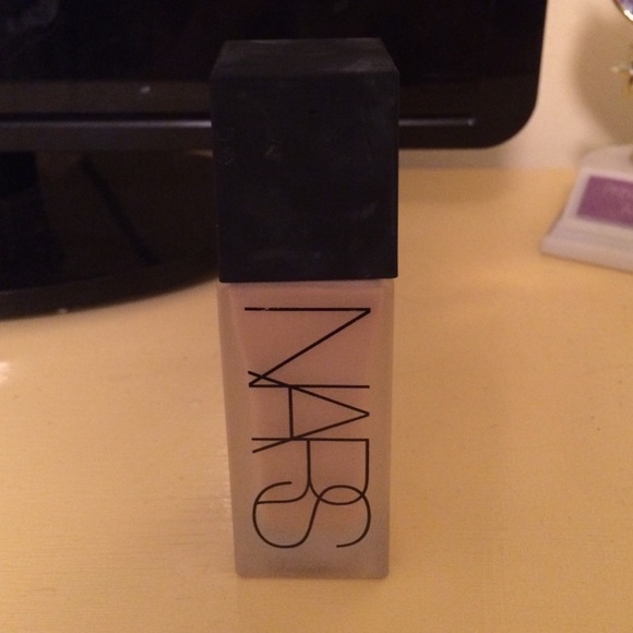 NARS ALL DAY LUMINOUS WEIGHTLESS FOUNDATION!