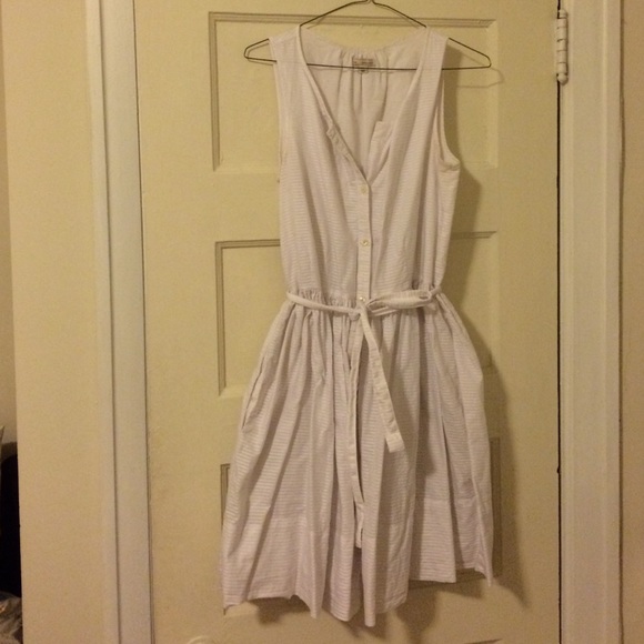 White gap sundress with tie waist
