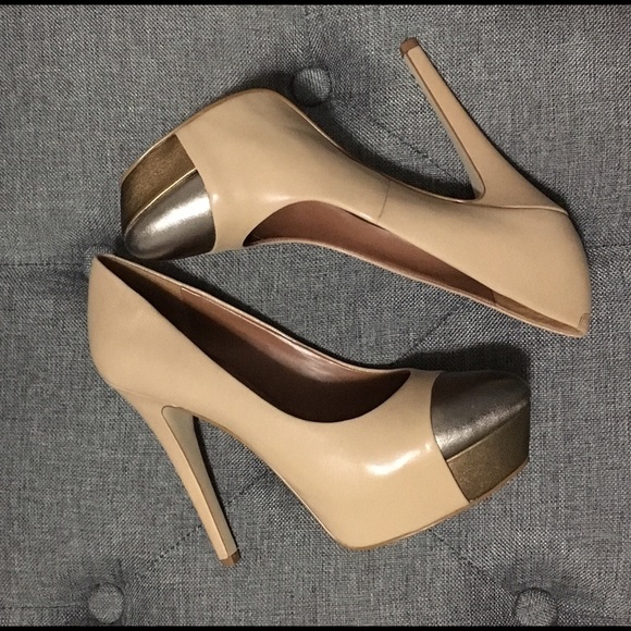 BCBGeneration 'Cristen' Cap Toe Pump - 6.5M