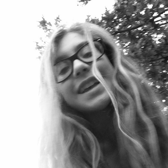 Meet your Posher, Ashley - Picture 1 of 1