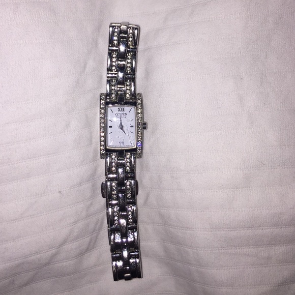 Womens citizen watch with Swarovski crystals. - Picture 1 of 3