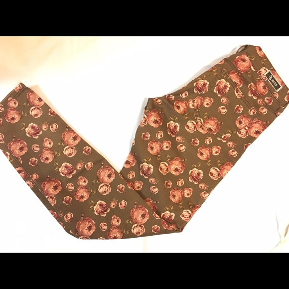 Blue blooming pants