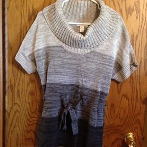 Gradient gray belt sweater medium