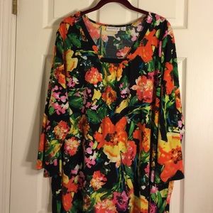 Susan Graver floral 3/4 length sleeve top