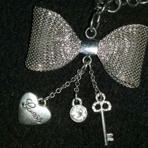 ? GUESS ~ necklace ?