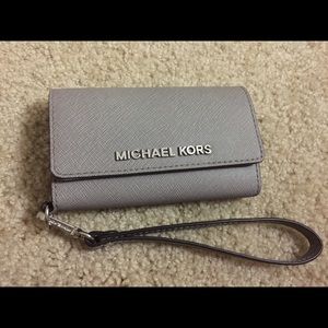 Michael kors iPhone 5 wallet/case