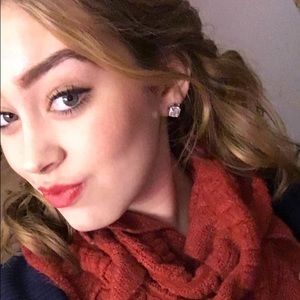 Meet your Posher, Jacqueline