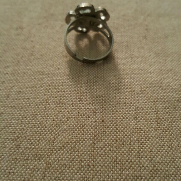 Flower ring - Picture 2 of 2
