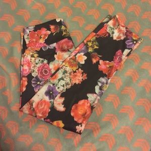 ONZIE- floral print Capri