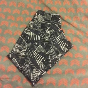 ONZIE- black and white print capris