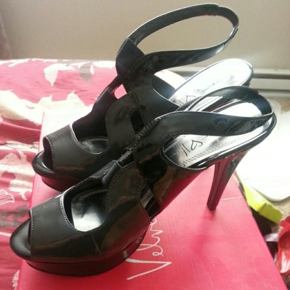 Gray black heels