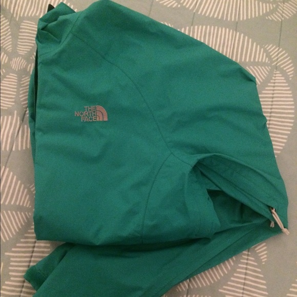 North Face Rain Jacket 🎉LIKE NEW🎉