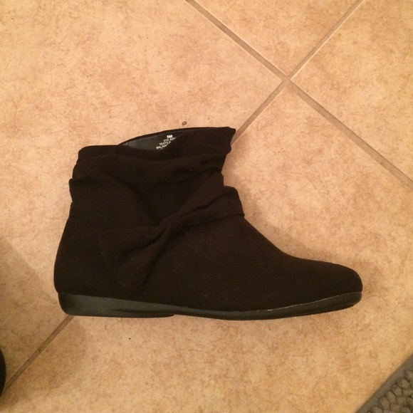 Arizona black booties