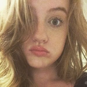 Meet your Posher, Elissa
