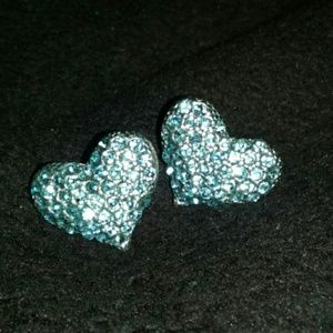 Blue rhindstone heart shaped earrings.