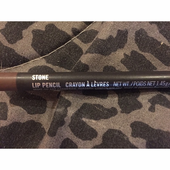 MAC Stone Lip Liner