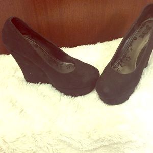 Suede black wedge