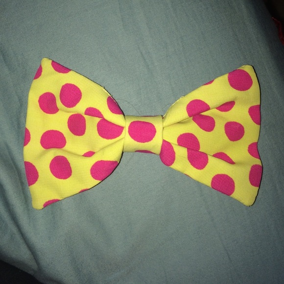 Yellow large hair bow with pink polka dots 😊 - Picture 1 of 2