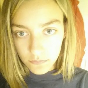 Meet your Posher, Claire