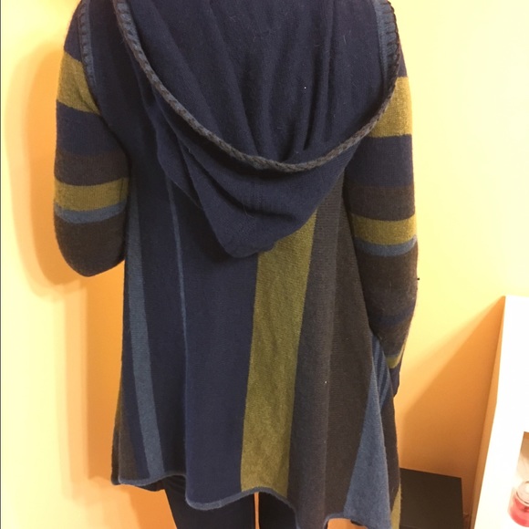 Line Cardigan - Picture 4 of 4