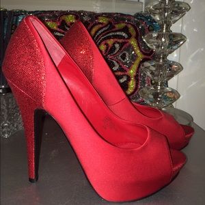 ⚡️⚡️ SALE⚡️⚡️Gorgeous Steve Madden shoes!