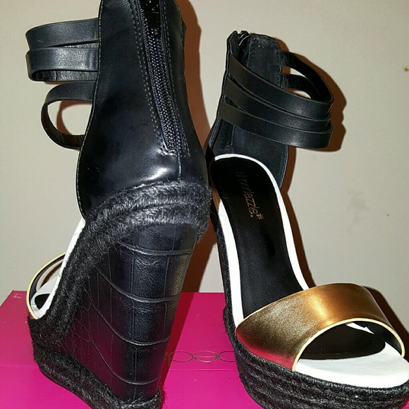 Shoe Dazzle - Black/Gold Wedges