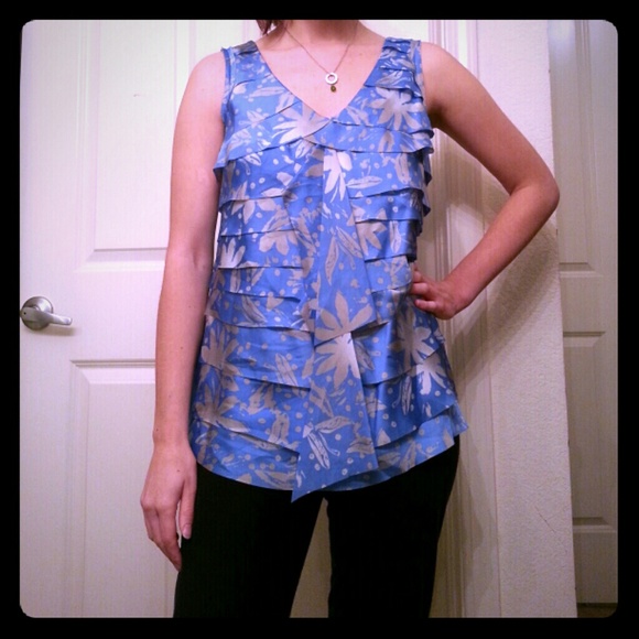 Excellent condition Alfani ruffled patterned shirt