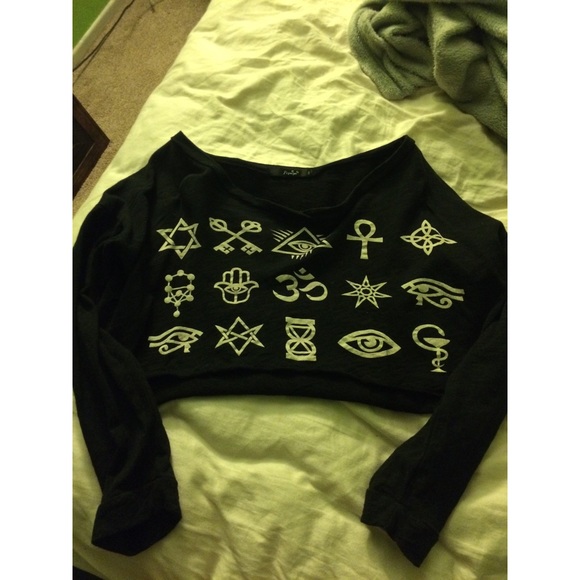 Black graphic crop top