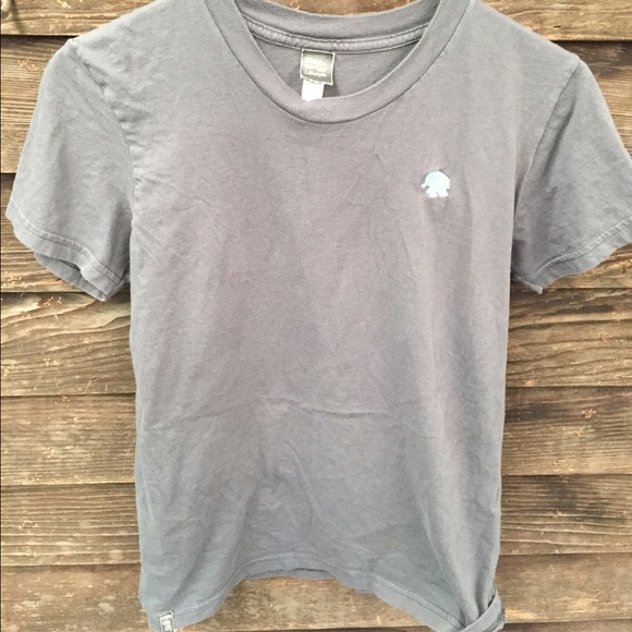Gray shirt with teal elephant