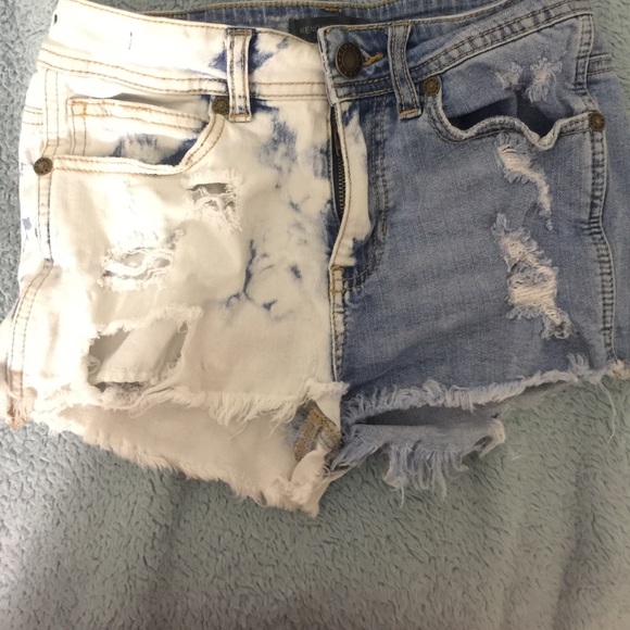Kendall & Kylie (pac sun shorts)