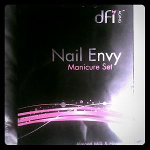 NEW  ☆☆Dfi Aging~Nail Envy Manicure Set