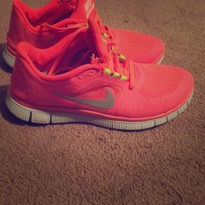 9.5 Nike free runs