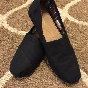 Women's TOMS size 10