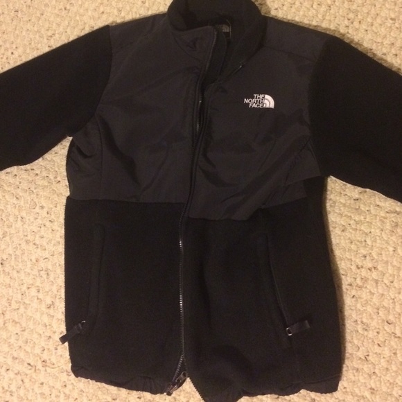 Unisex black north face denali jacket.