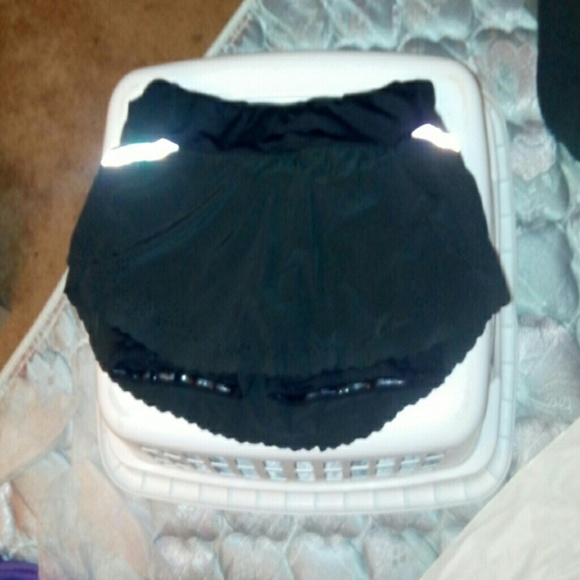 LULU LEMON SKIRT W/SHORTS