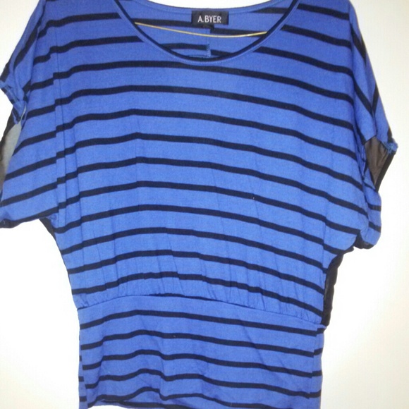 Top - Picture 2 of 2