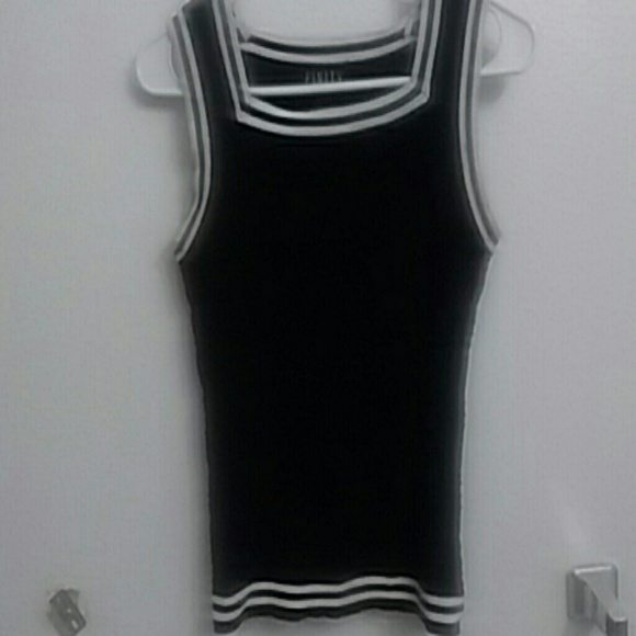 Black &white top